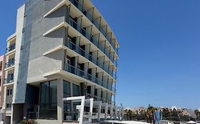 Water'S Edge Hotel